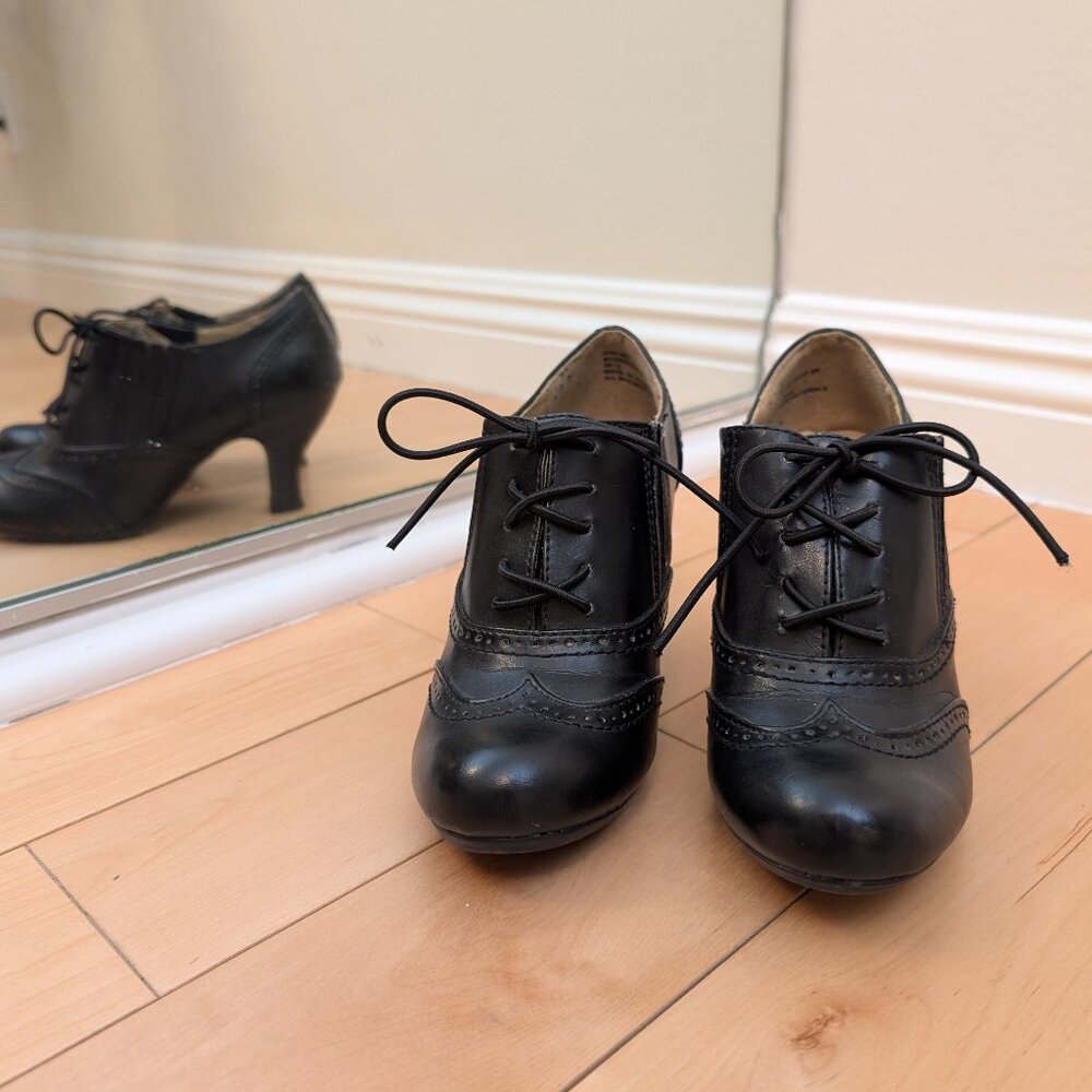 SOLD ✨G.H. Bass Lucia Lace Up Oxford Heeled Ankle Booties Round Toe Size 6 Black